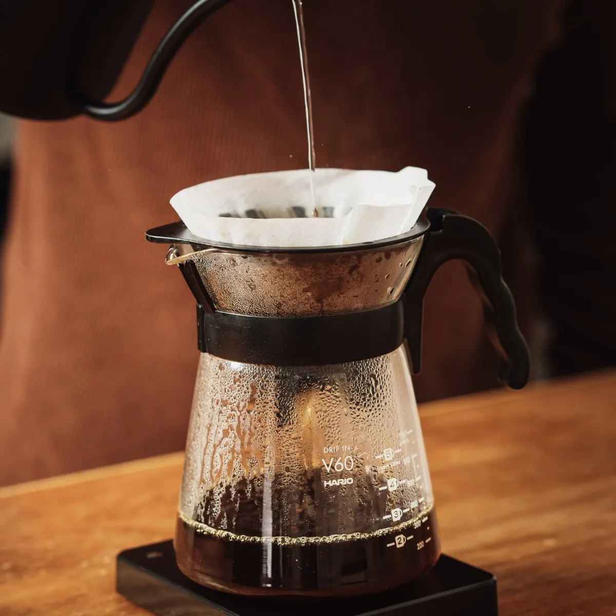 Brewing accessories: V60 dripper, filter and glass server